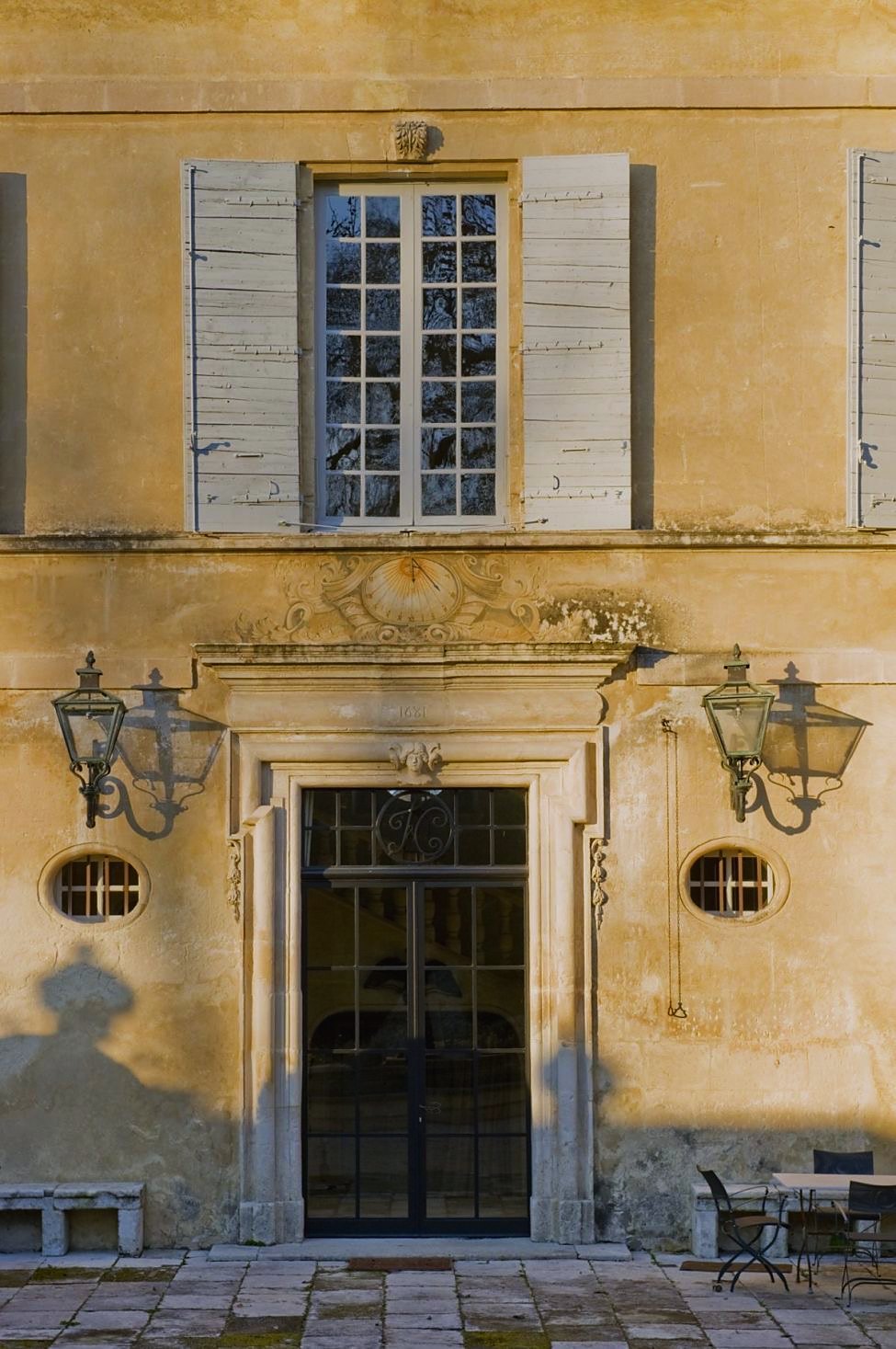 Façade de château du XVIIe siècle dans la lumière du soir
