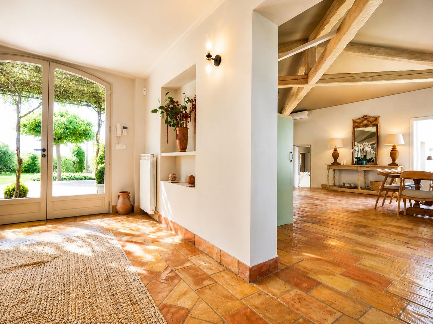 Entrée de la villa à Bonnieux